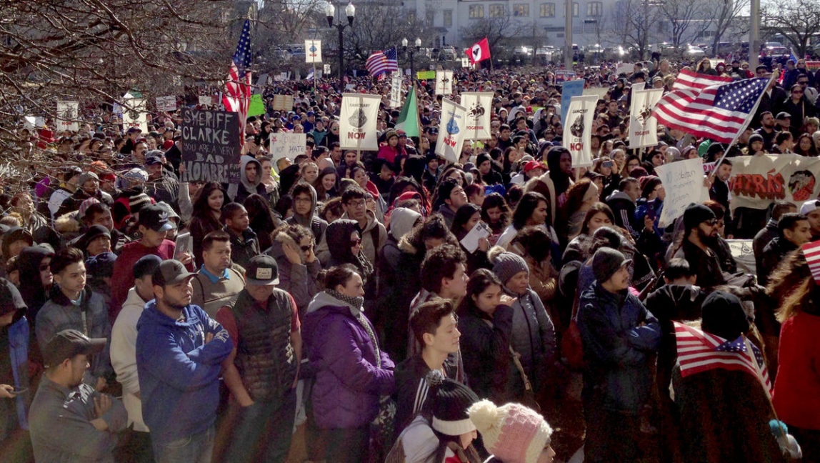 Thousands of Wisconsin activists gathered in Milwaukee's predominantly Hispanic South Side to protest the sheriff's plans to crack down on illegal immigration Feb. 13, 2017. (Photo: AP/Gretchen Ehlke)