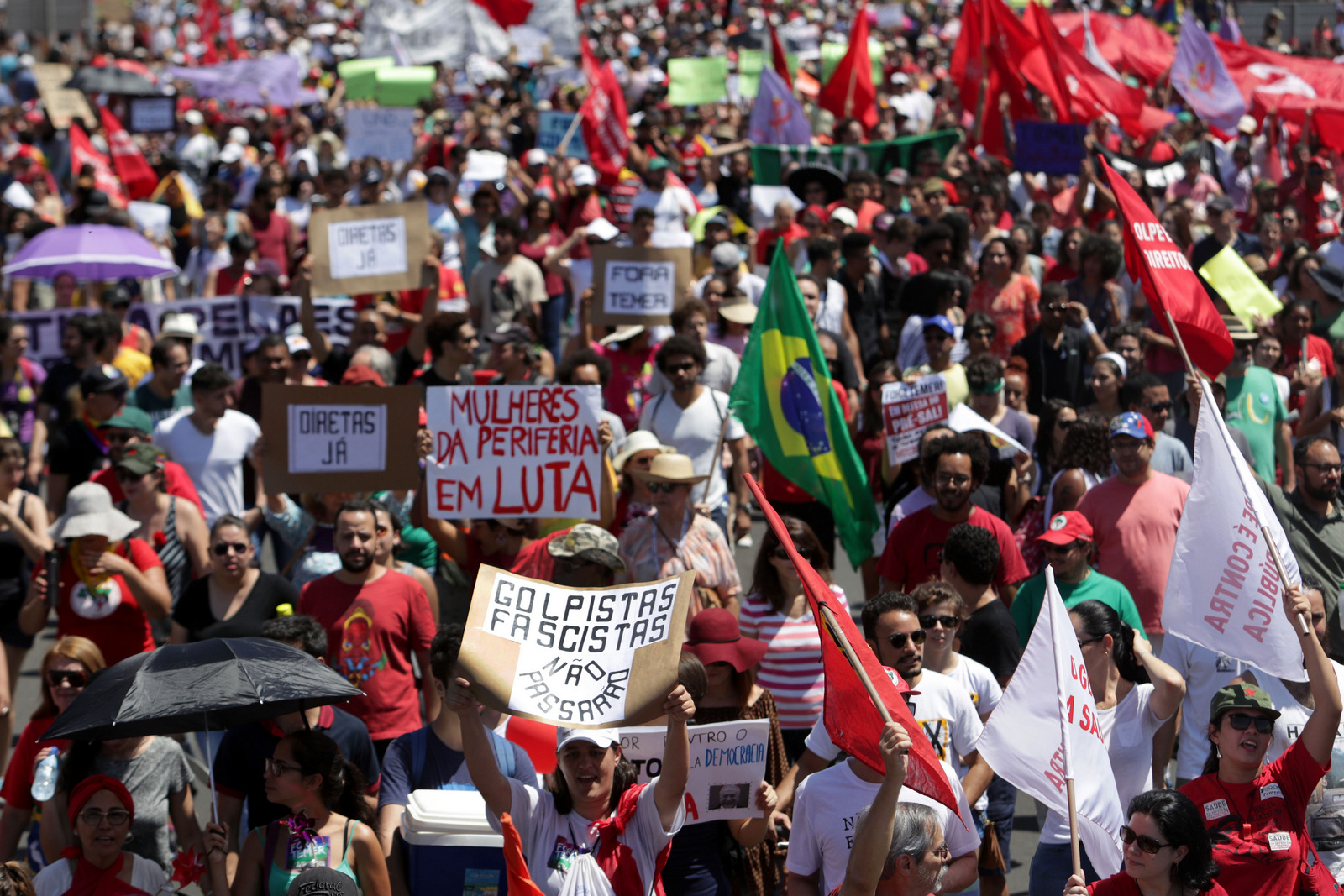 Demonstrators protest Brazil's President Michel Temer after a military Independence Day parade in Brasilia, Brazil, Wednesday, Sept. 7, 2016. (AP/Eraldo Peres)