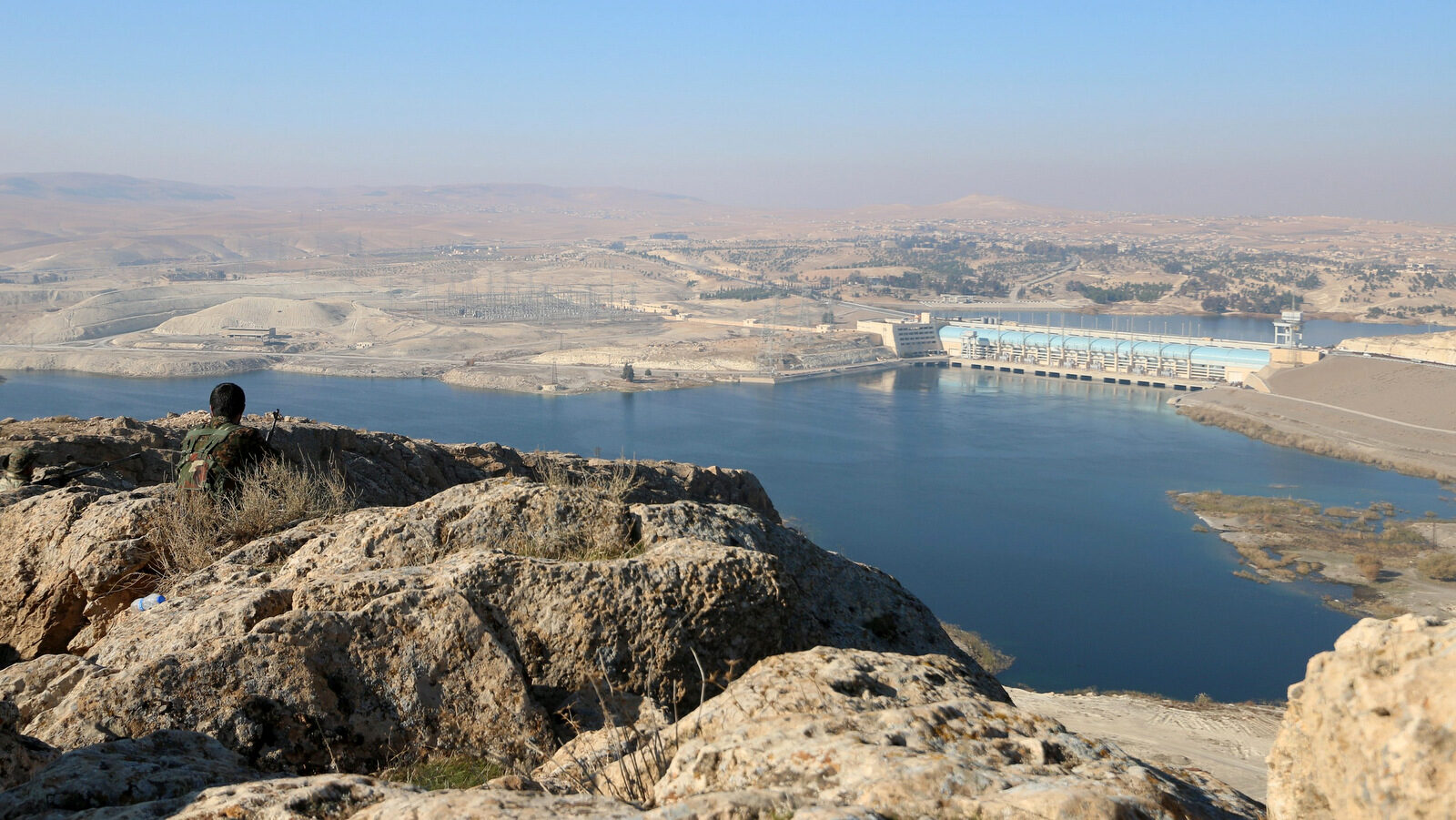 Kurdish Fighters take positions at the top of Mount Annan overlooking the Tishrin dam, after they captured from ISISmilitants, south of Kobani, Syria December 27, 2015. (Photo: Rodi Said)