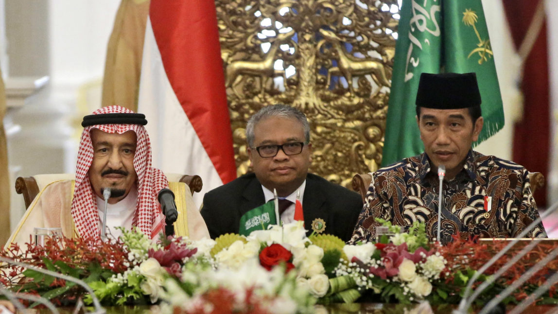 Saudi King Salman, left, and Indonesian President Joko Widodo, right, attend a meeting with Islamic figures at Merdeka Palace in Jakarta, Indonesia, Thursday, March 2, 2017. (AP/Dita Alangkara)