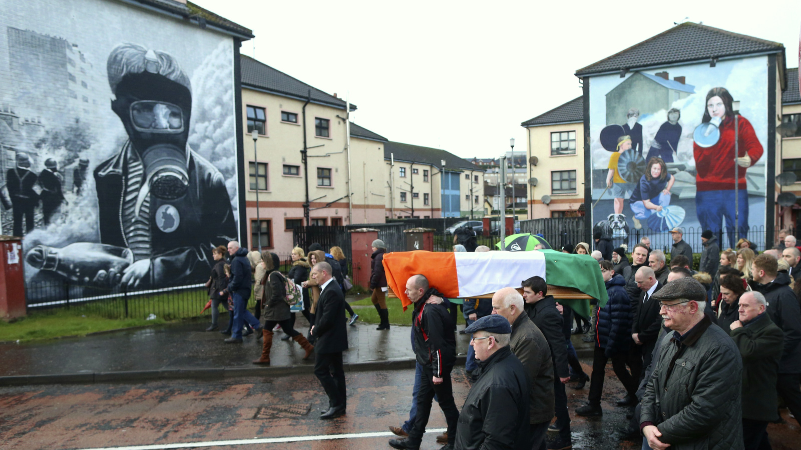 Irish Republicans carry the coffin of Martin McGuinness through the bogside area of Londonderry, Northern Ireland, Tuesday, March, 21, 2017. Martin McGuinness, the Irish Republican Army leader who led his underground, paramilitary movement toward reconciliation with Britain, and was Northern Ireland's deputy first minister for a decade in a power-sharing government, has died, his Sinn Fein party announced Tuesday on Twitter. He was 66. (AP/Peter Morrison)