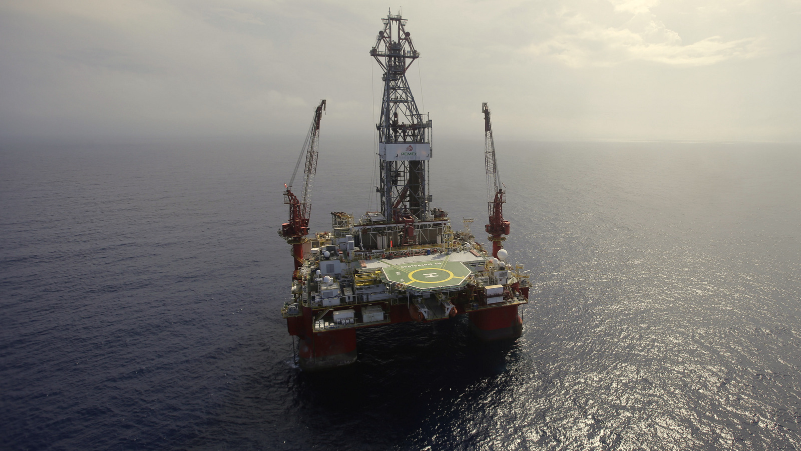 The Centenario deep-water drilling platform stands off the coast of Veracruz, Mexico in the Gulf of Mexico. (AP/Dario Lopez-Mills)