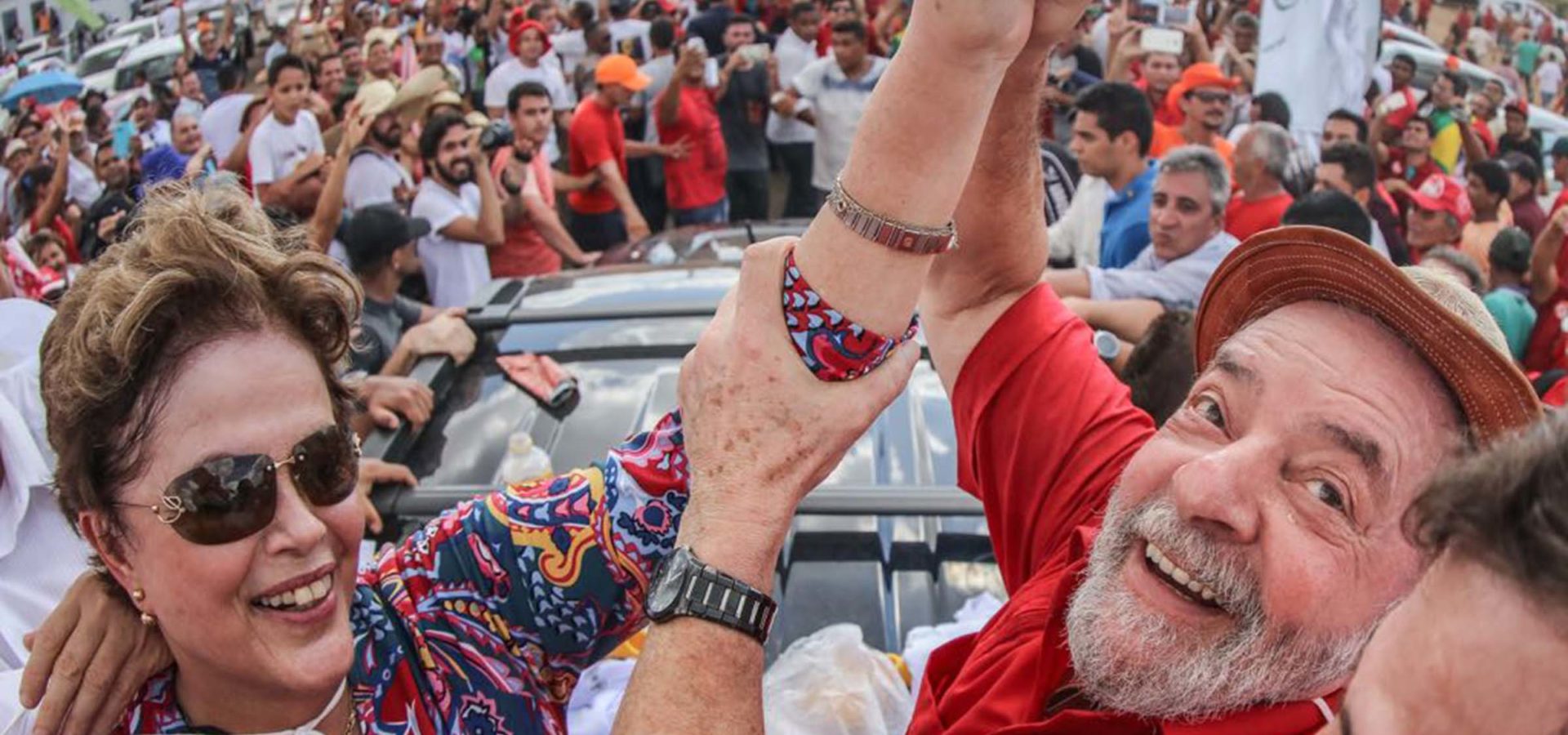 Former Brazilian presidents Luiz Inacio Lula da Silva (L) and Dilma Rousseff wave to supporters in Monteiro, Paraiba state, Brazil, March 19, 2017. (Photo: Ricardo Stuckert/Instituto Lula)
