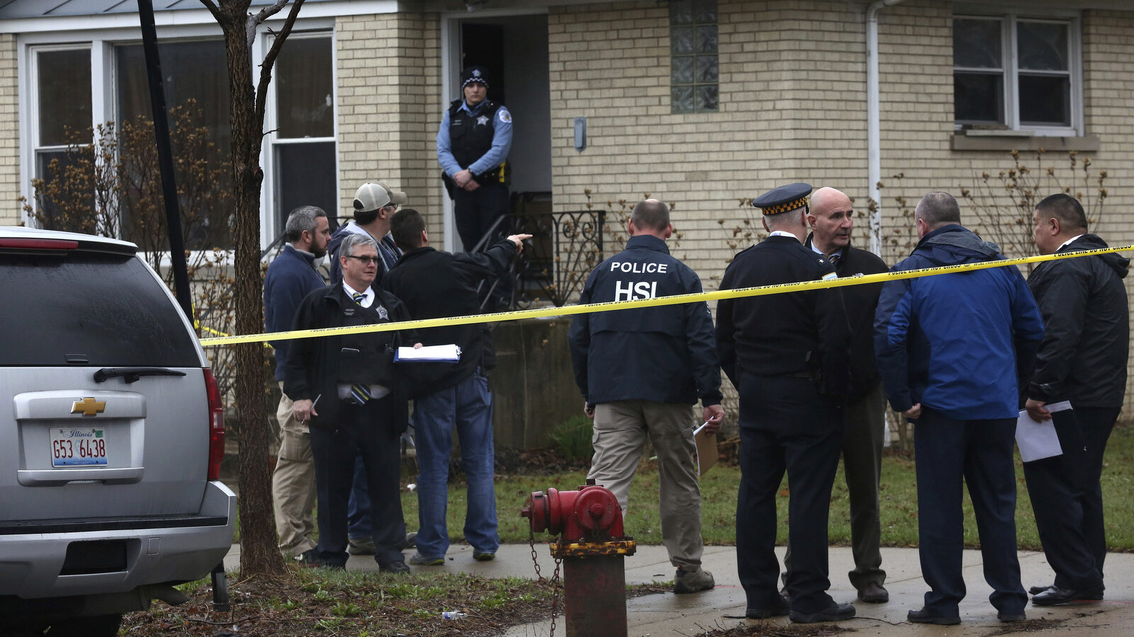 Law enforcement agents investigate the scene of a shooting in Chicago on Monday, March 27, 2017. U.S. Immigration and Customs Enforcement said a special agent was attempting to arrest someone Monday morning when a second person pointed a weapon at agents. ICE officials said the special agent fired his weapon, wounding the second person. (Nancy Stone/Chicago Tribune)