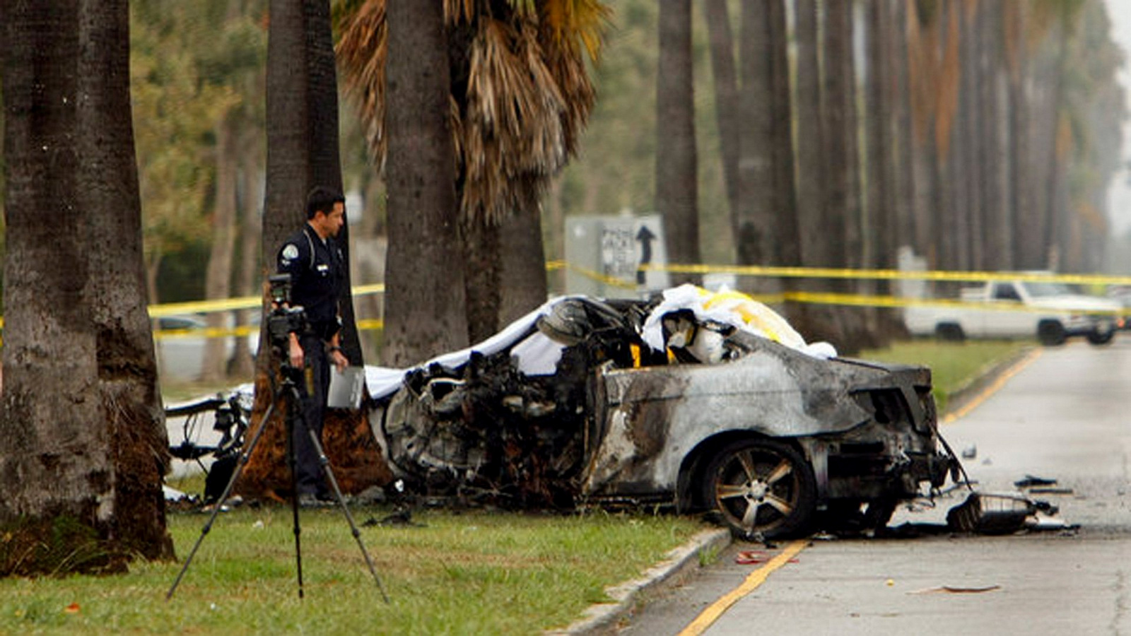 An LAPD officer investigates the scene of a single-vehicle accident in which journalist Michael Hastings was killed. (Photo: Al Seib/LA Times)