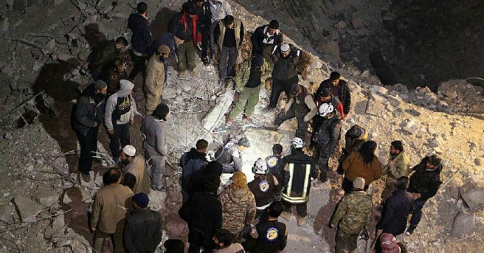 Ppeople try to rescue survivors trapped under the debris of a Mosque after an aerial attack during prayer in the Cina village of Etarib district of Aleppo, Syria on March 16, 2017. (Photo: İbrahim Ebu Leys/ Anadolu Agency )