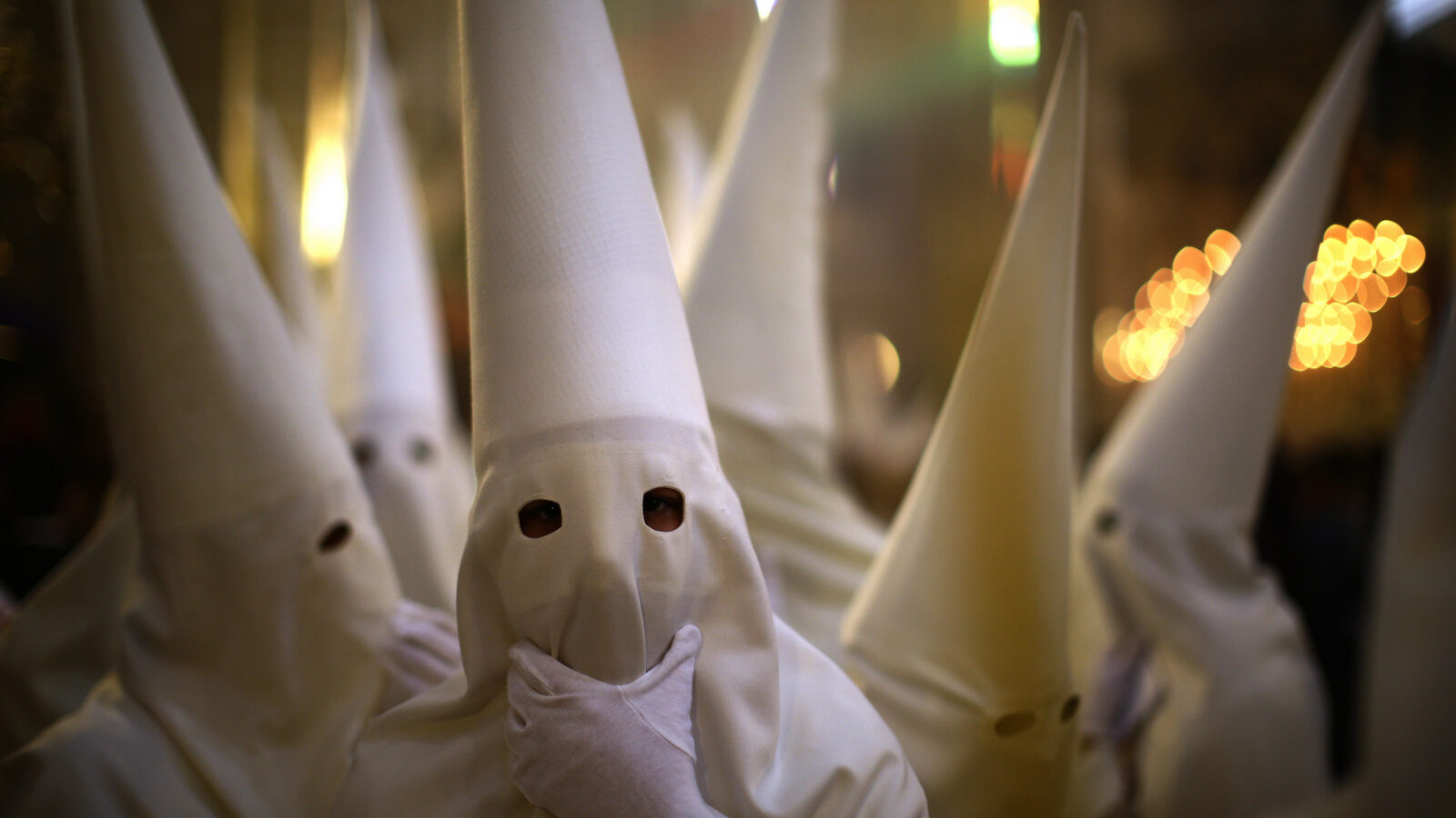 Hooded penitents from "La Borriquita" take part during a Holy Week procession in Cordoba, Spain, Sunday, April 9, 2017. Hundreds of processions take place throughout Spain during the Easter Holy Week. (AP/Manu Fernandez)
