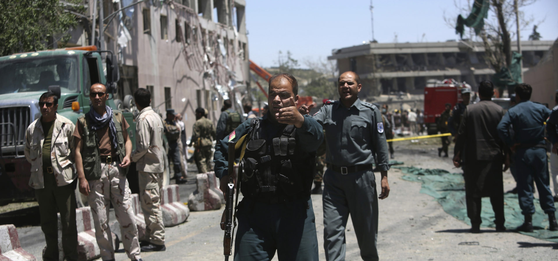 Security forces inspect near the site of a suicide attack in Kabul, Afghanistan, May 31, 2017. A massive explosion rocked a highly secure diplomatic area of Kabul on Wednesday morning, causing casualties and sending a huge plume of smoke over the Afghan capital. (AP/Rahmat Gul)