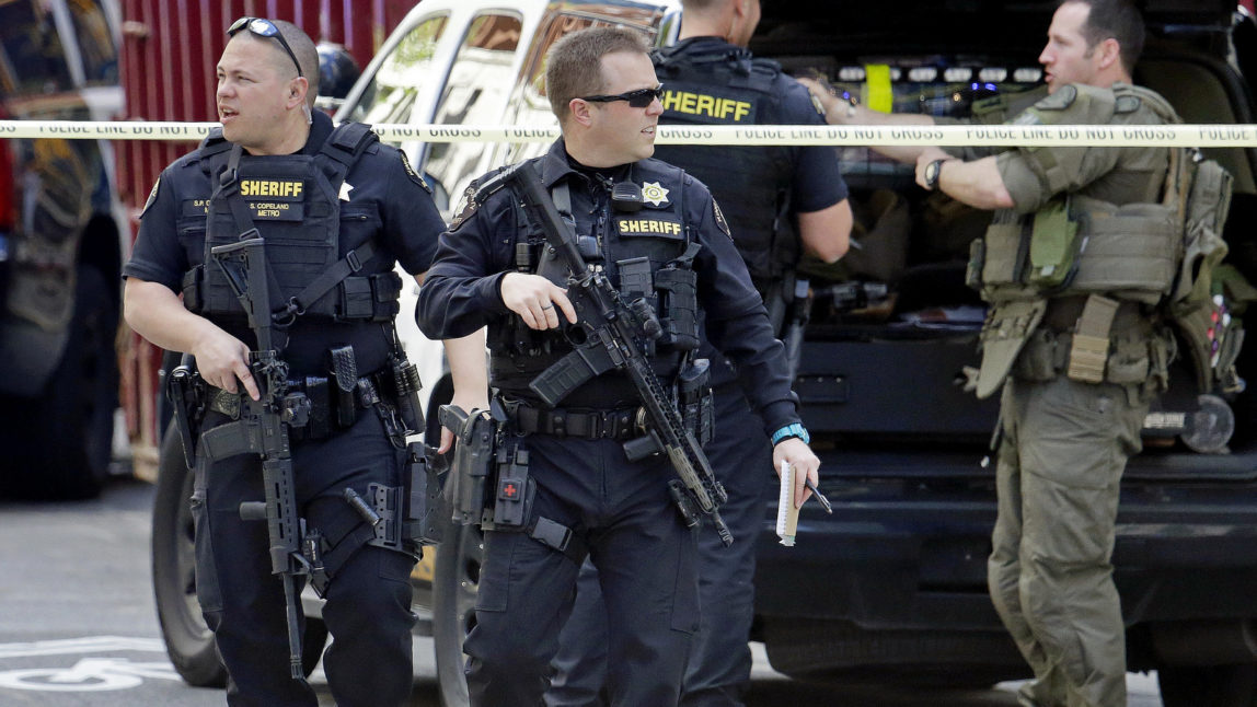 Seattle deputies carry rifles near the scene of a shooting in downtown Seattle, April 20, 2017. (AP/Elaine Thompson)