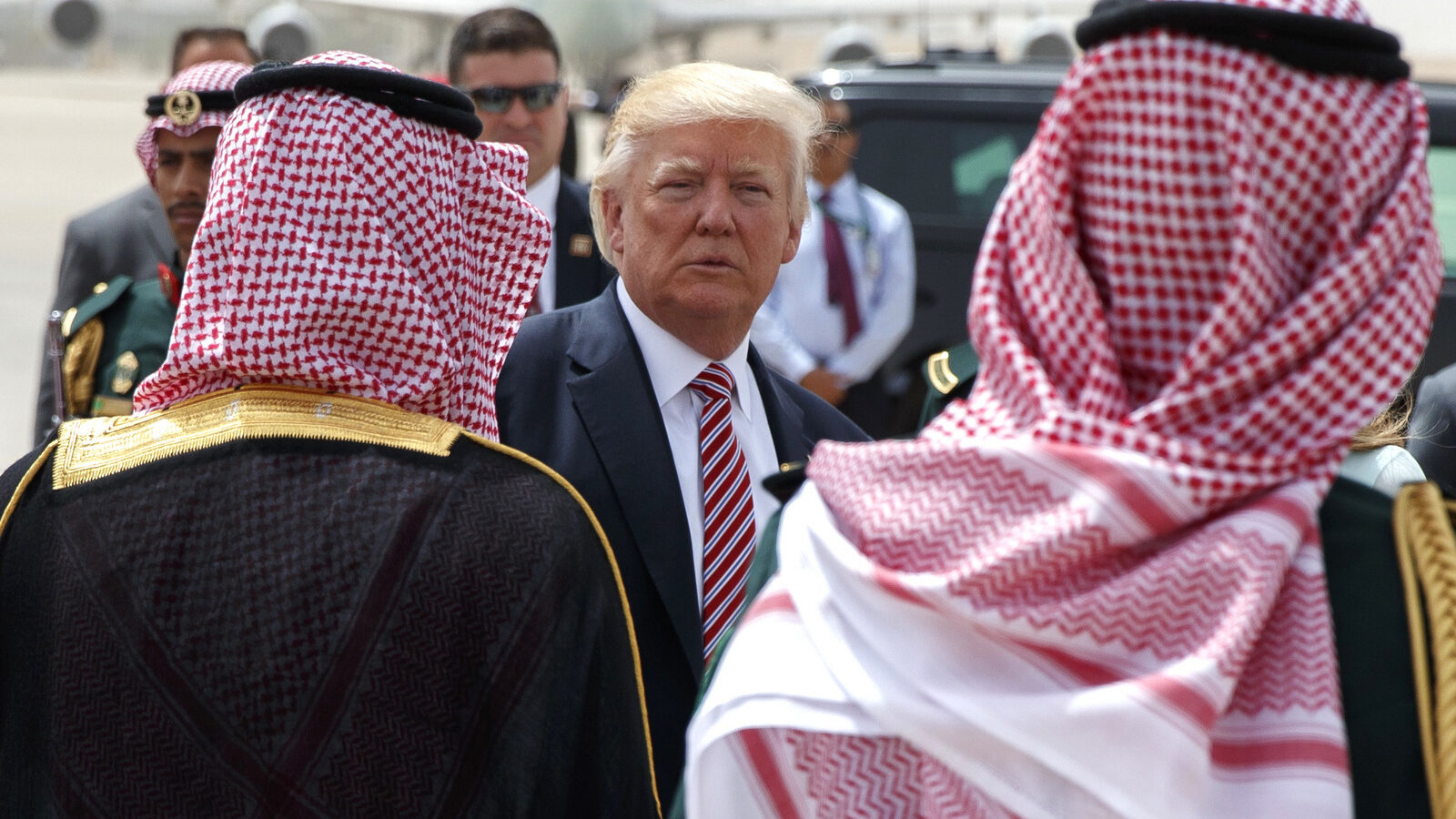 U.S. President Donald Trump boards Air Force One for Israel, the next stop in Trump's international tour, at King Khalid International Airport, Monday, May 22, 2017, in Riyadh. (AP/Evan Vucci)