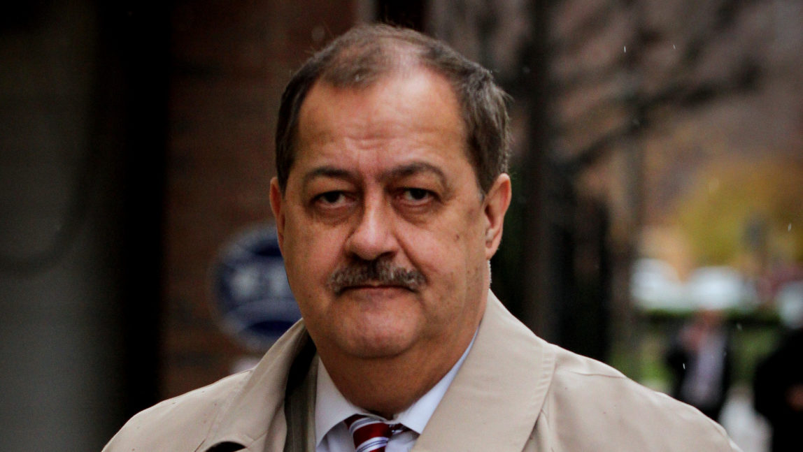 Former Massey Energy CEO Don Blankenship makes his way out of the Robert C. Byrd U.S. Courthouse during a break in deliberations, Dec. 1, 2015. (AP/Tyler Evert)