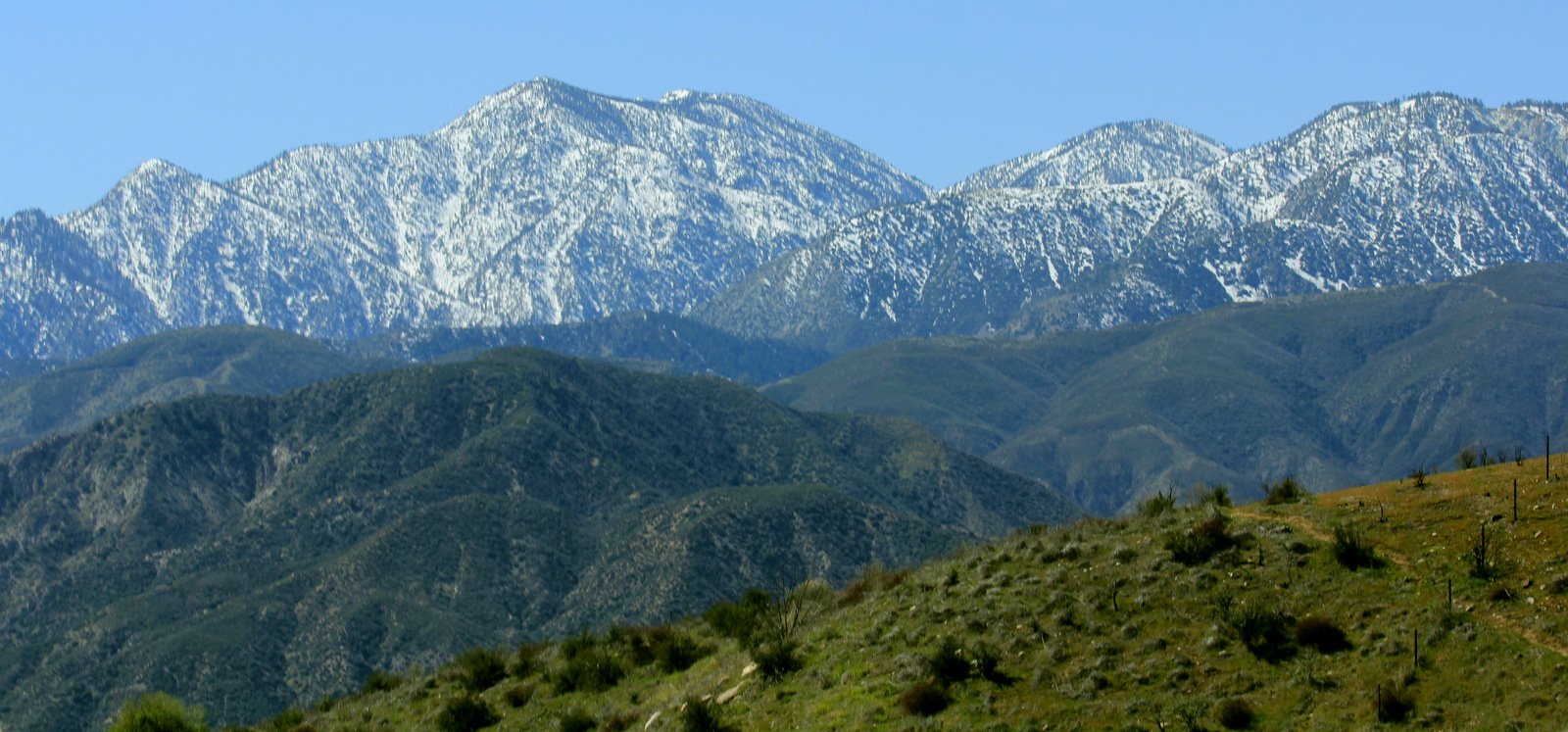 View of the San Gabriel Mountains from Cajon Pass. (Photo: Wikimedia Commons)