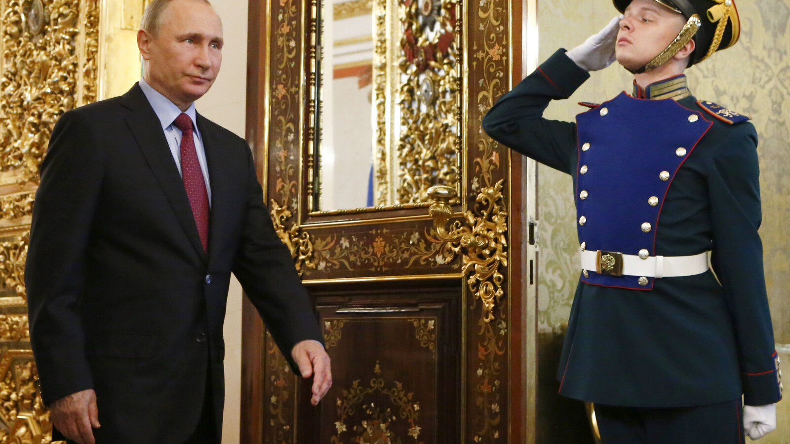 Russian President Vladimir Putin, left, walks past an honour guard before a meeting with his Brazilian counterpart Michel Temer at the Kremlin, in Moscow, Russia, June 21, 2017. (Sergei Karpukhin/AP)