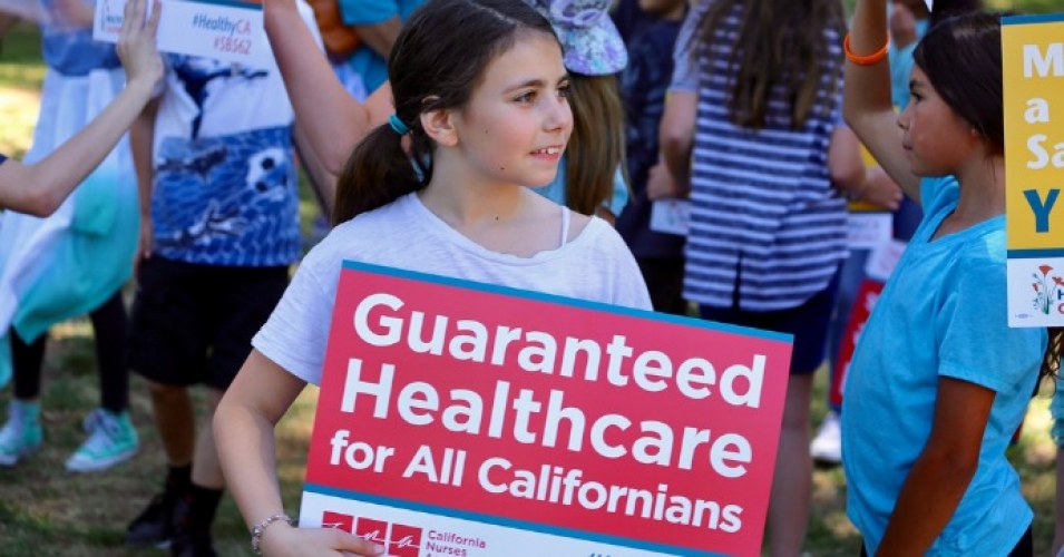 "If the great state of California has the courage to take on the greed of the insurance companies and the drug companies, the rest of the country will follow," Sen. Bernie Sanders said on Saturday. "The eyes are on California today." (Photo: NNU/TwitPic)