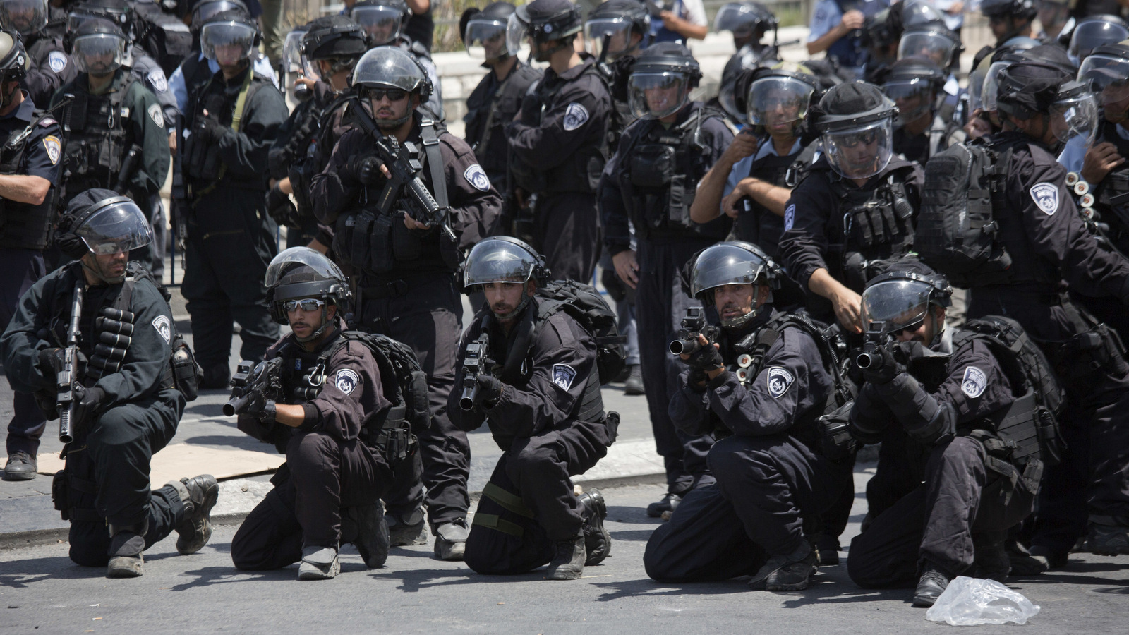 Israeli riot police aim their rifles at protesters outside of Jerusalem's Old City, July 28, 2017. (AP/Ariel Schalit)