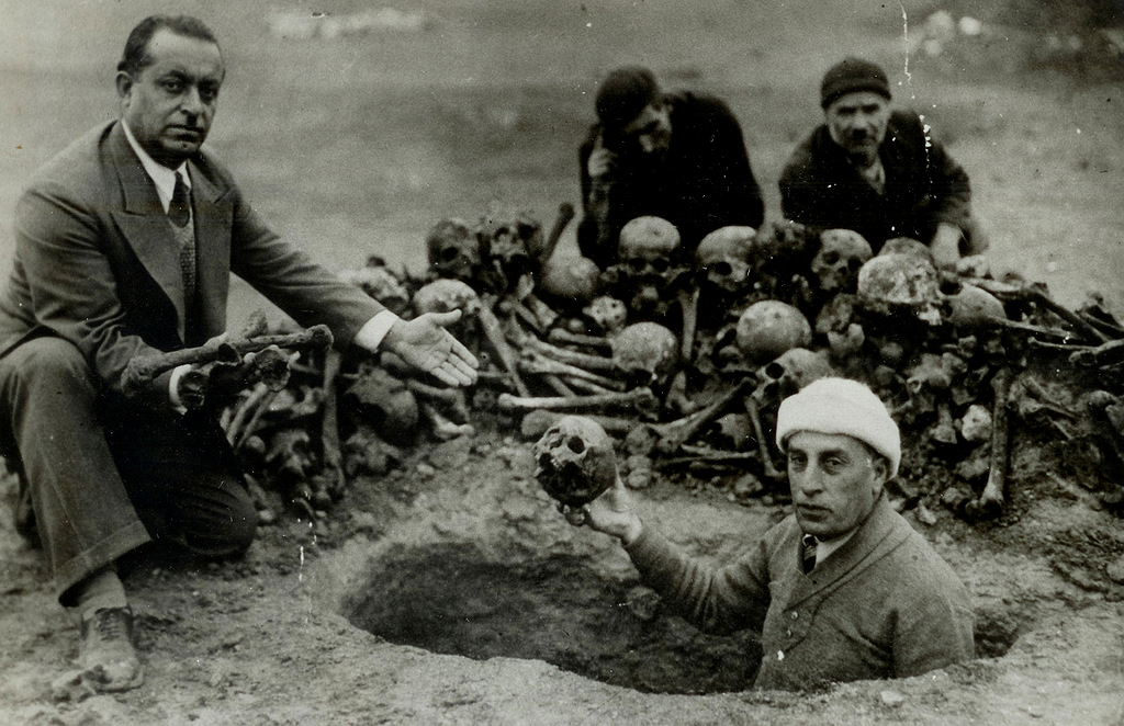 A group of men excavate the remains of victims of the Armenian genocide in modern day, Deir ez-Zor, Syria, 1938. (Photo: Armenian Genocide Museum Institute)