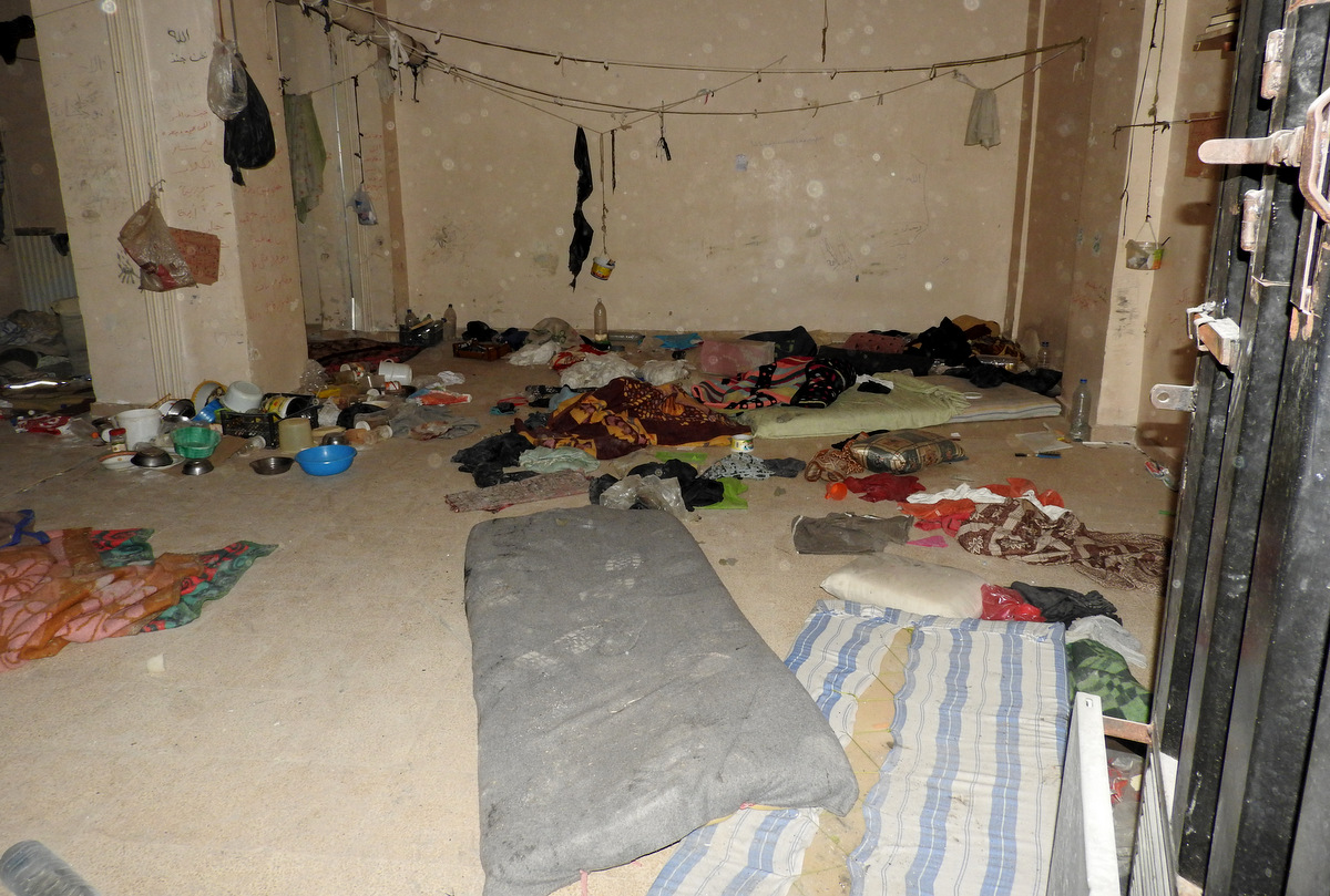 Una habitación utilizada para encarcelar a decenas de civiles en la prisión subterránea en el complejo Eye Hospital, Alepo, Siria, junio de 2017. (Eva Bartlett / MintPress News)