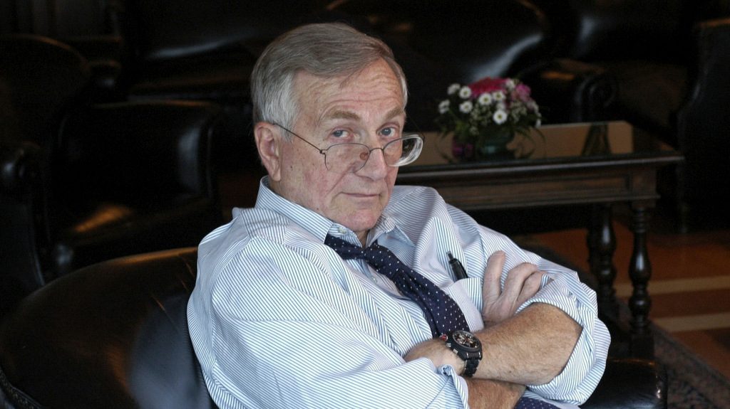 Journalist Seymour Hersh poses for a photo in Italy, on April, 2009. Tania | A3 | Contrasto | Redux