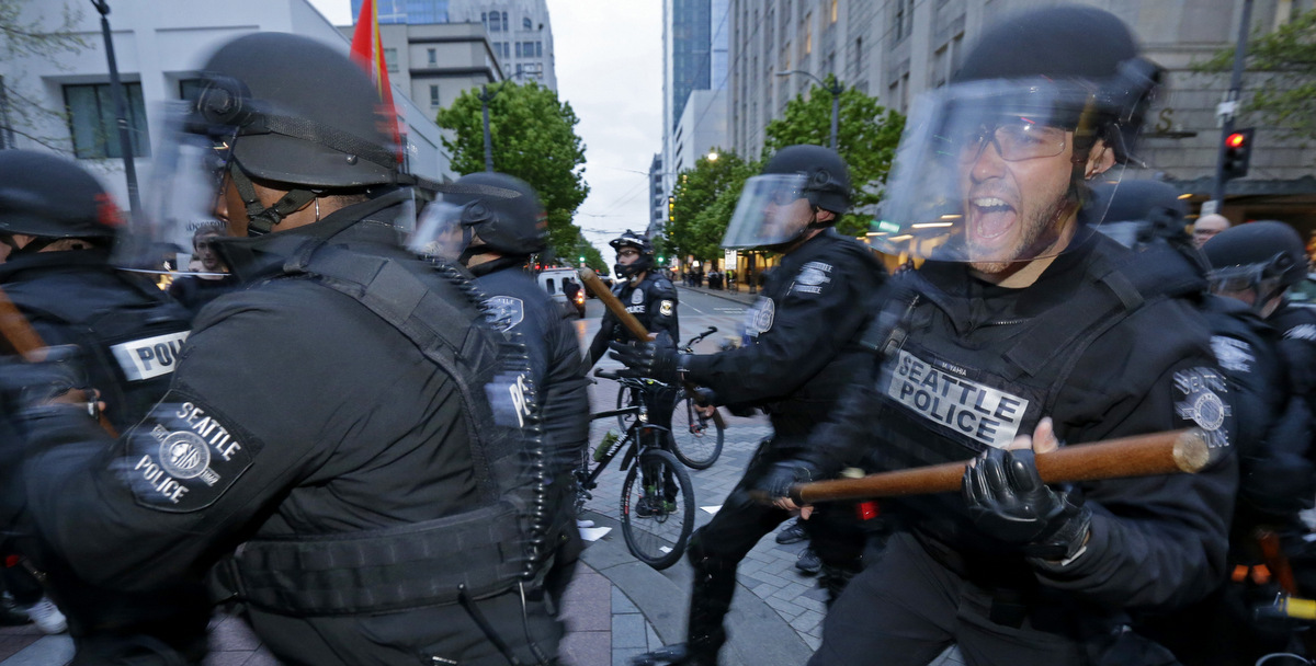 Seattle Police officers move in to make an arrest, Monday, May 1, 2017, during a May Day protest in Seattle. (AP/Ted S. Warren)