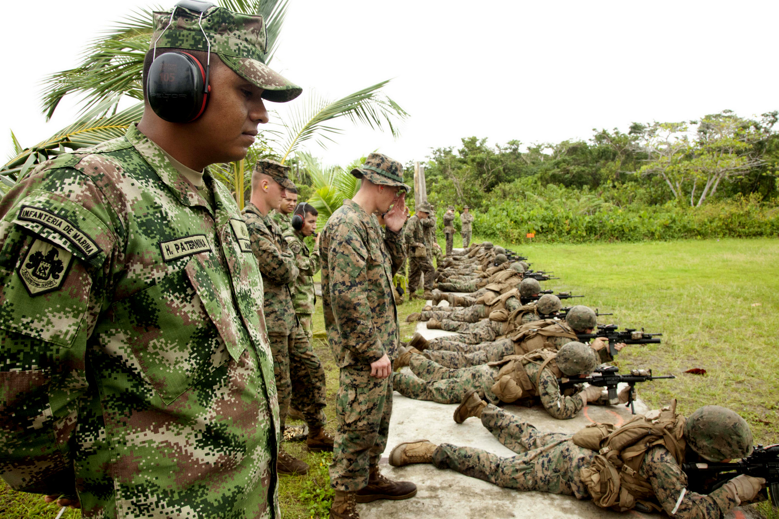 U.S. Marines with the Special Purpose Marine Air Ground Task Force (SPMAGTF) conduct advanced marksmanship training with Colombian marines in Matuntugo, Colombia, Nov. 7, 2011. (U.S. Army Photo)