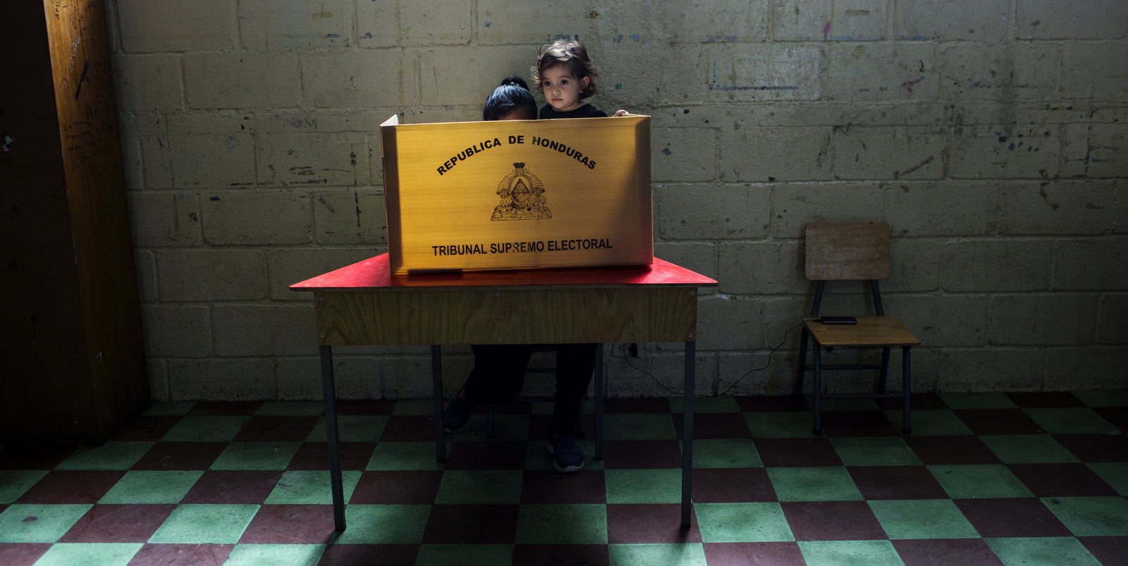 Lina Colindres, accompanies her mother Nely while casting her vote during the general elections in Tegucigalpa, Honduras, Nov. 26, 2017. (AP/Rodrigo Abd)