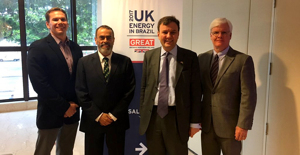 Top photo | UK Trade Minister Greg Hands, pictured center right) meets with Brazilian officials ahead of on March 21, 2017. (Photo: Twitter)