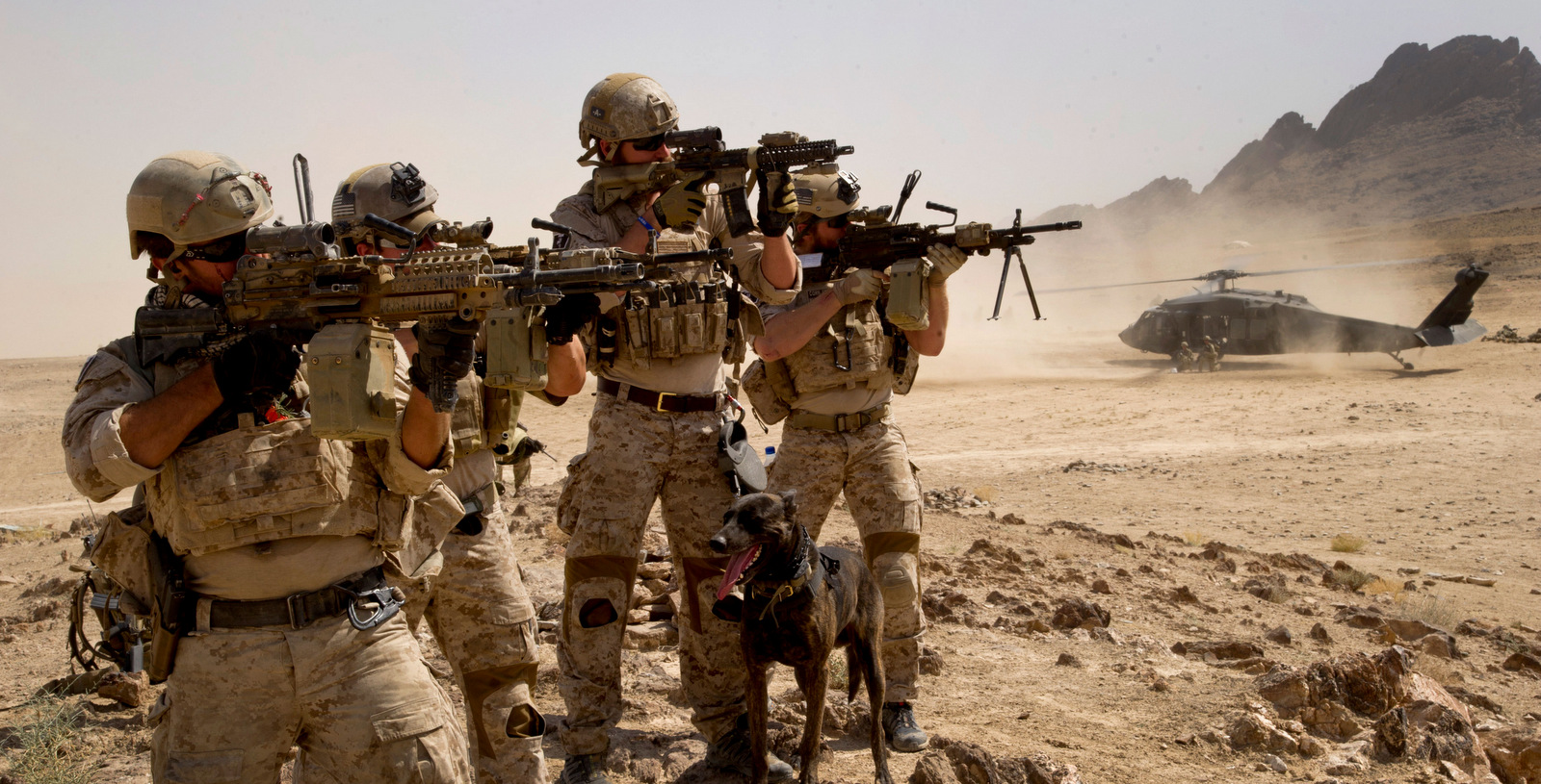 U.S. Navy SEALs pose for a photo. (Photo: DoD/Martine Cuaron)
