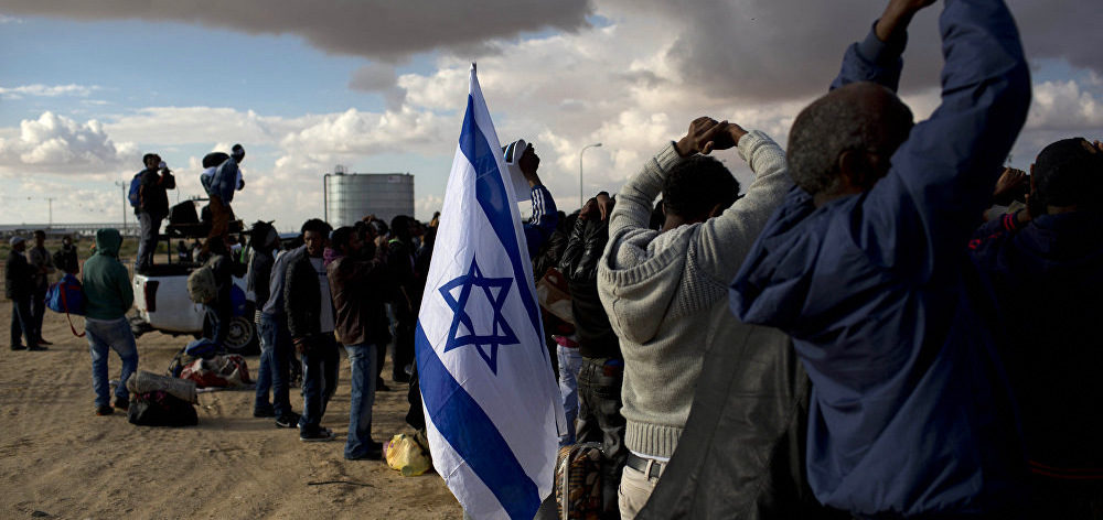 African refugees protest outside of the Holot detention center which houses thousands of African migrants, refugees and asylum seekers, near Ktsiot in the Negev Desert in southern Israel, Feb. 17, 2014.