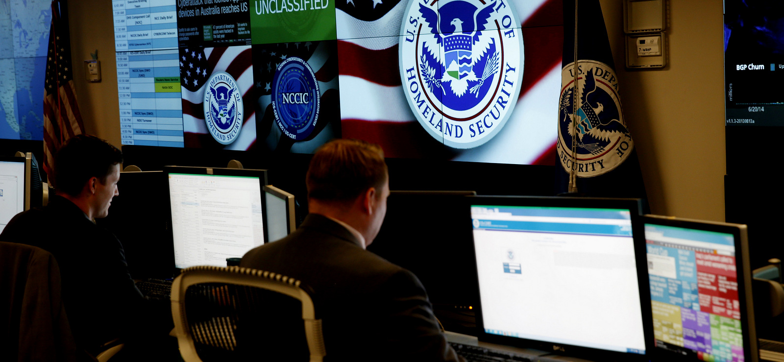 Employees work iinsid of the National Cybersecurity and Communications Integration Center during a media tour in Arlington, Virginia June 26, 2014. (Reuters/Kevin Lamarque)