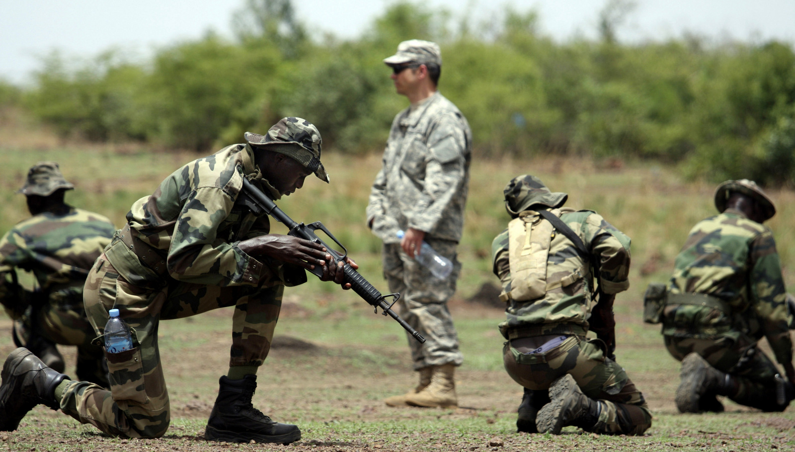 A U.S. Special Forces soldier trains troops from Senegal combat techniques in Kati, Mali, during a joint training exercise with units from several African armies. (AP/Alfred de Montesquiou)