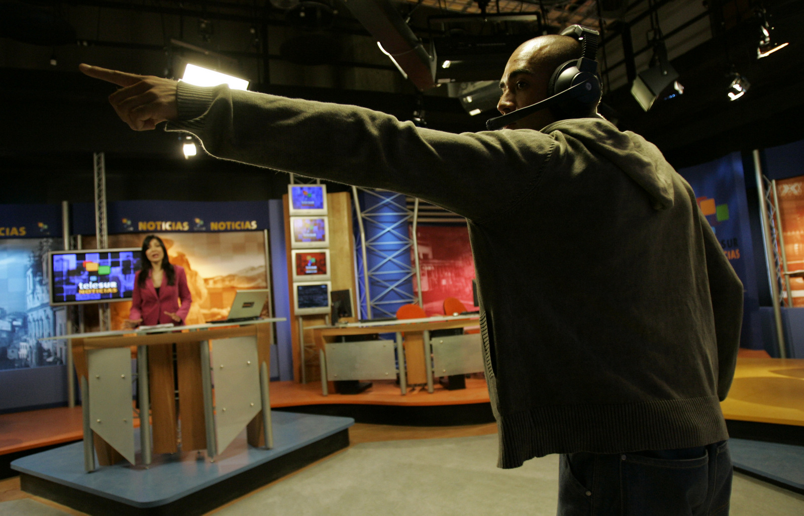 Telesur coordinator Luis Ramos directs news anchor Marcela Eredia at a rehearsal for a live news broadcast in Caracas, Venezuela, Monday, Oct. 31, 2005. (AP/Leslie Mazoch)
