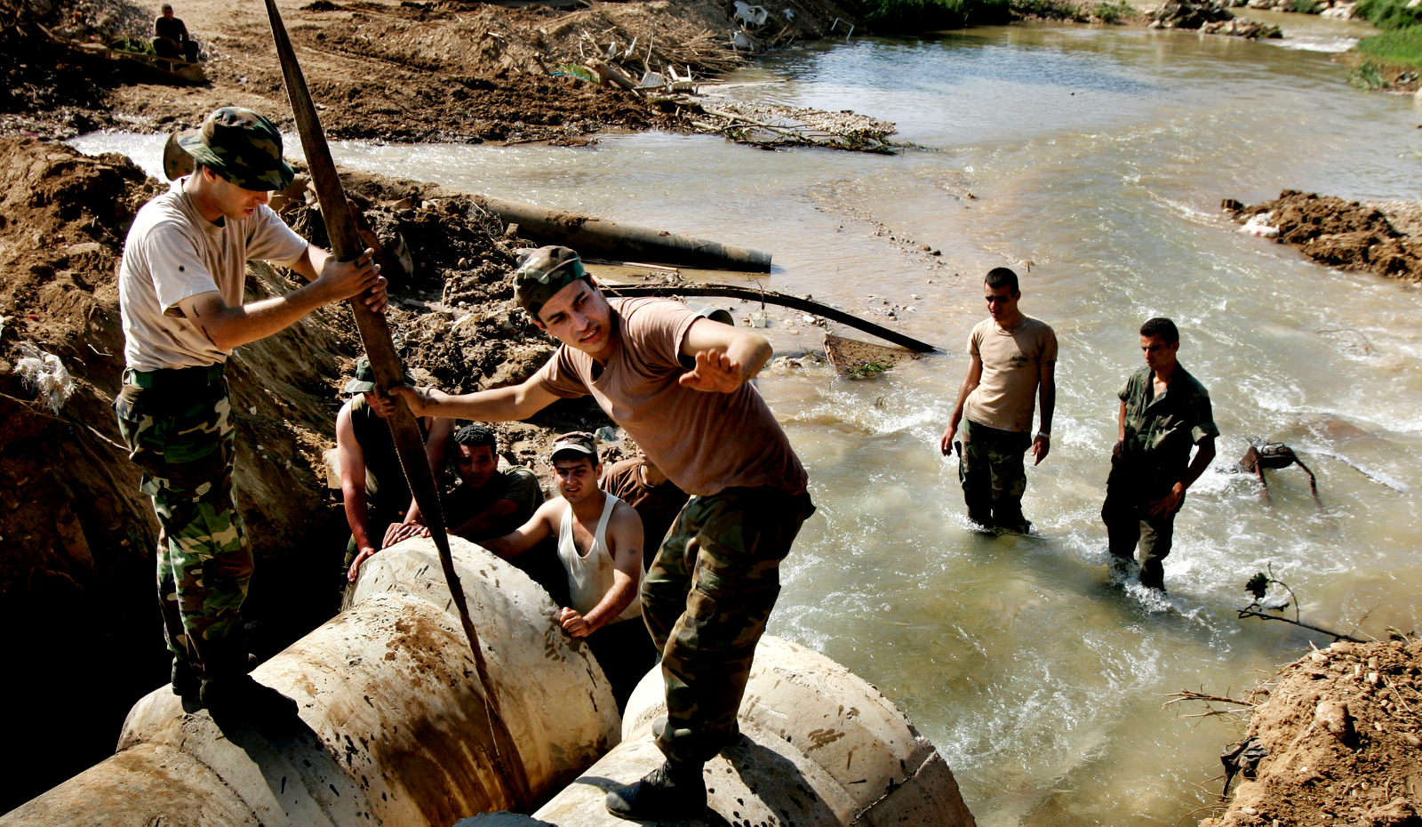 Lebanese soldiers start work on diverting the Litani river a short distance to enable a more efficient road crossing between Sidon and Tyre in southern Lebanon during Israel's 2006 invasion, Aug. 15, 2006. (AP/Ben Curtis)