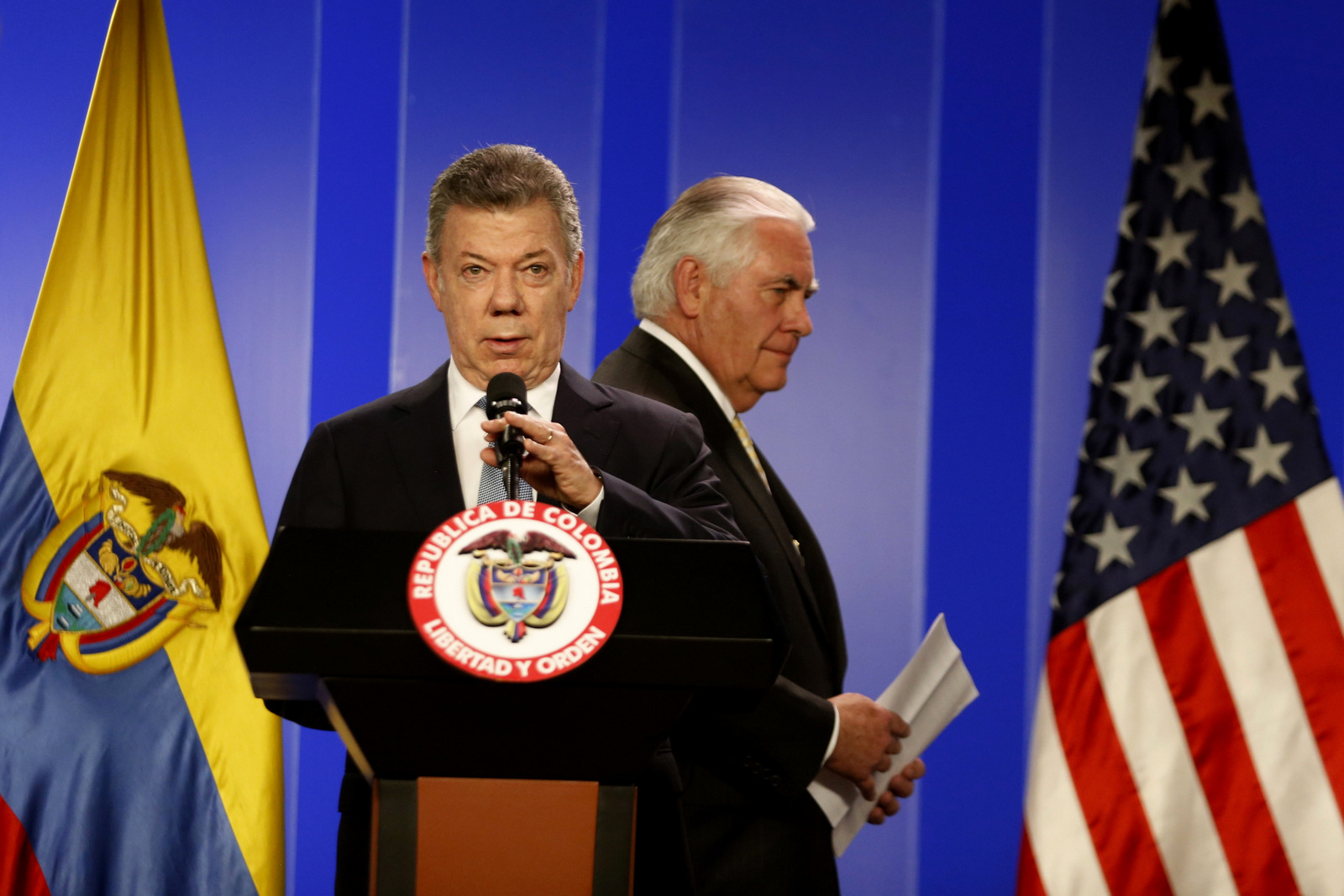 Colombia's President Juan Manuel Santos, front, and U.S. Secretary of State Rex Tillerson arrive to hold a press conference after a meeting at the presidential palace in Bogota, Colombia, Feb. 6, 2018. (AP/Fernando Vergara)