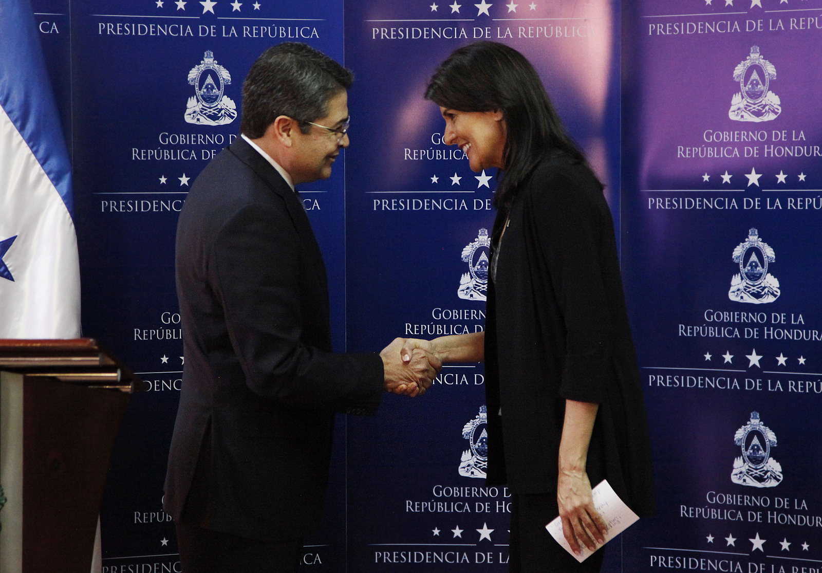 Honduras' President Juan Orlando Hernandez, left, shakes hands with Nikki Haley, United States Ambassador to the United Nations, in Tegucigalpa, Honduras,, Feb. 27, 2018. (AP/Fernando Antonio)