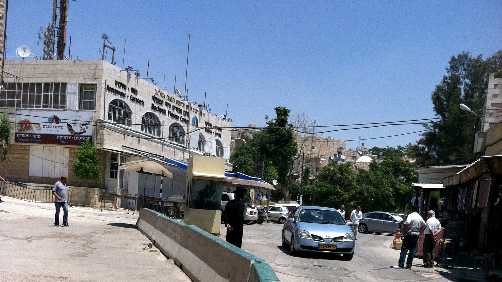 A segregated road near the Ibrahimi Mosque. Muslims are only allowed on the narrow side. (Photo: Miko Peled)