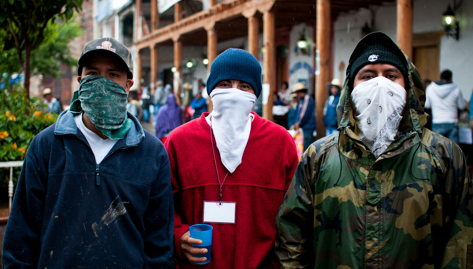 Three young Cherán man watch the streets with their faces covered to avoid reprisals by the "enemies", loggers and organized crime. (Photo: Eneas De Troya/Flickr)