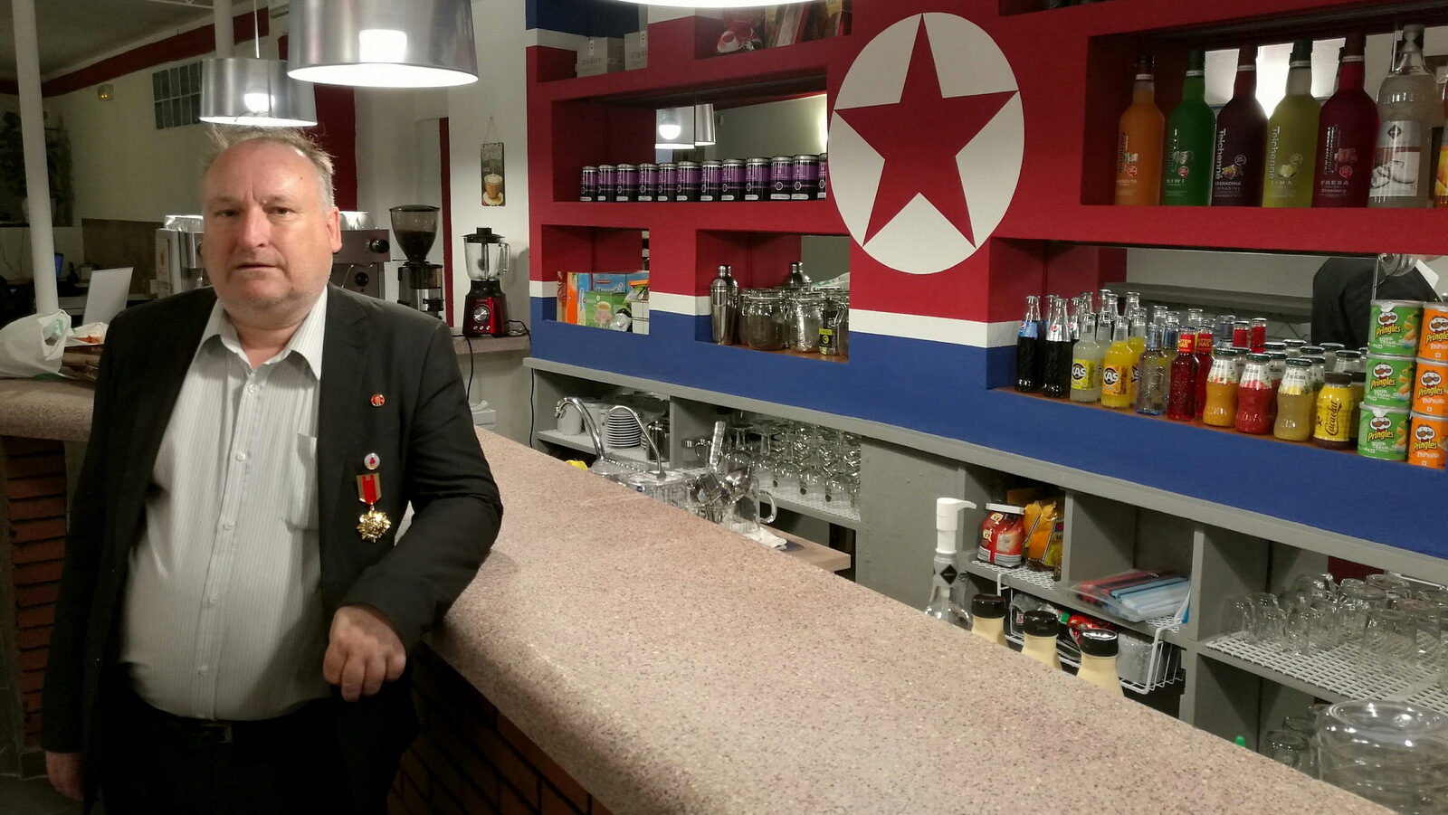Dermot Hudson, Official Delegate of the KFA at the Pyongyang Cafe in Tarragona, Spain. (Photo: Anglo-Peoples Korea/Songun)