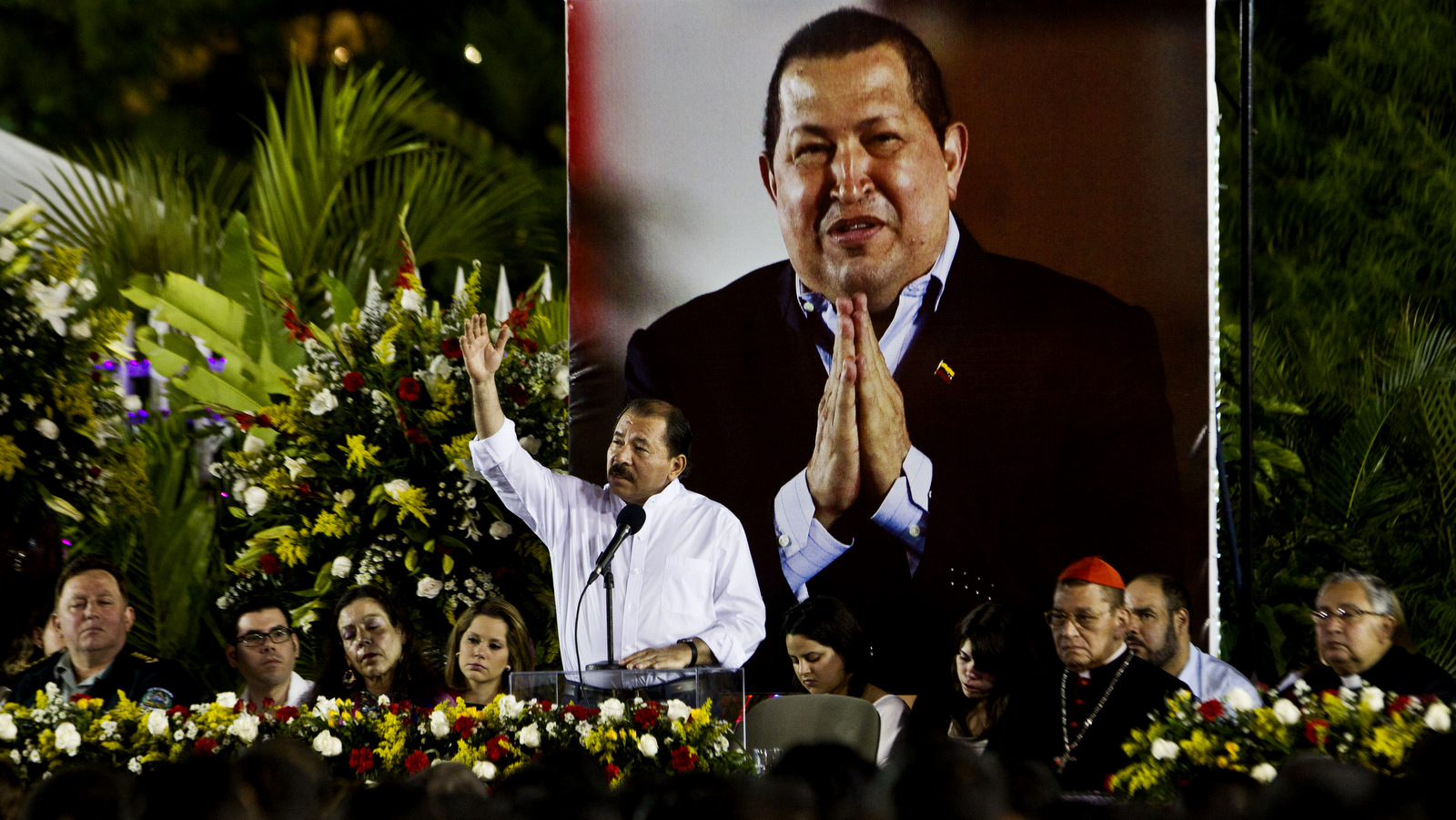 尼加拉瓜总统丹尼尔奥尔特加在2013年3月5日在马那瓜举行的已故雨果查韦斯颁奖典礼上发表讲话。Esteban Felix |美联社