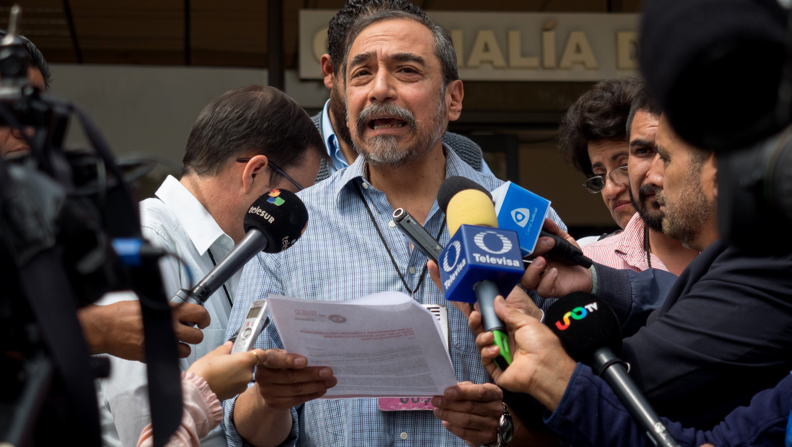 Сторонник Университета и Гражданская сеть за демократию обращаются к СМИ, в которых подробно изложены их требования Национального избирательного института, Мехико, 21 июня 2018 года. Хосе Луис Гранадос Сея