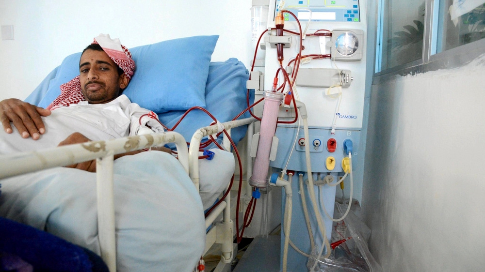 Abdulla Moaidth endures a dialysis session at the Al-Jumhori Hospital in Sana’a, Yemen. Malak Shaher | MSF