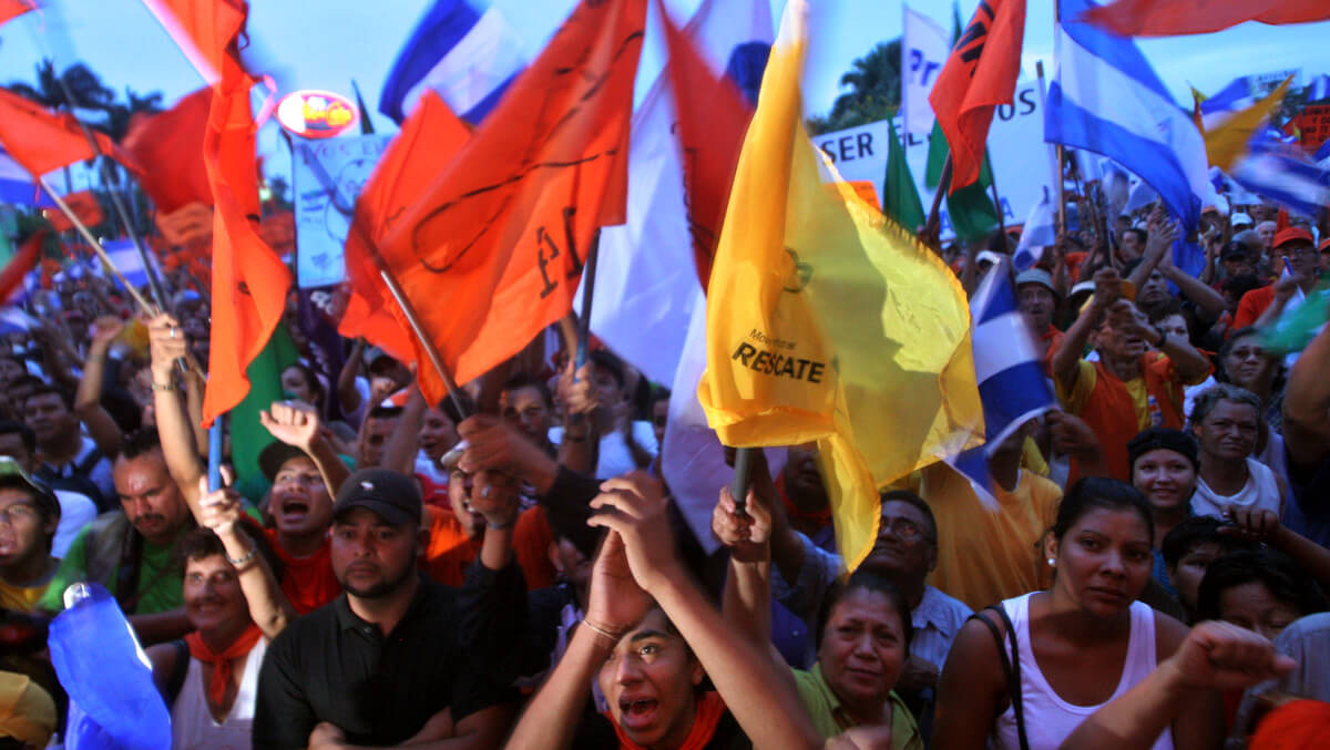 Sandinista改造运动的支持者，或MRS，抗议最高选举委员会决定在2008年6月20日在马那瓜作为一个政党使MRS无效。最高选举委员会表示，MRS脱离了执政的Sandinista Front 20世纪90年代，未能达到在全国所有选区任命党代表的最后期限。 Esteban Felix |美联社