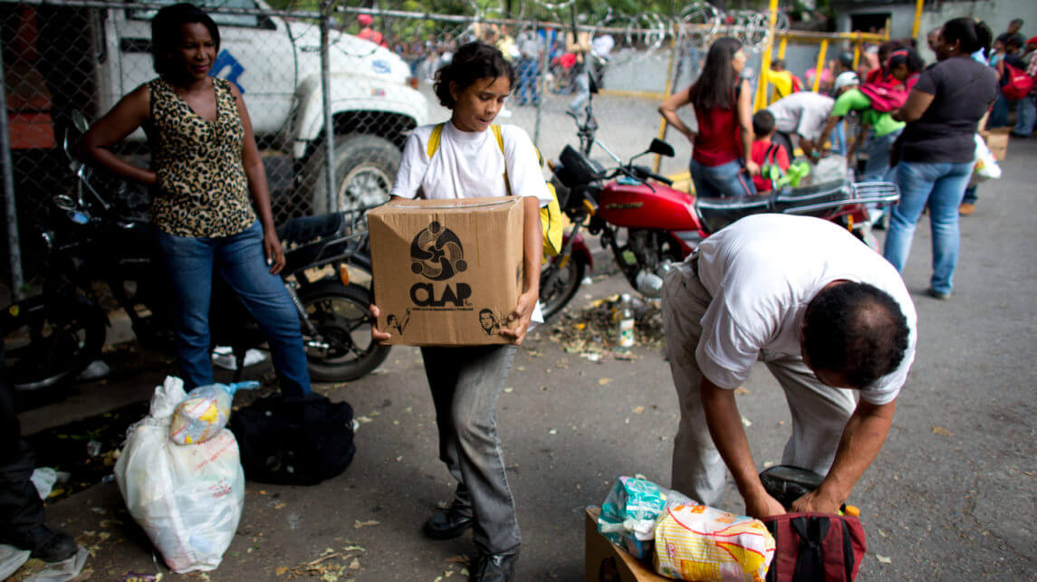 美国对委内瑞拉的经济战争目标是数百万人依赖CLAP食品计划