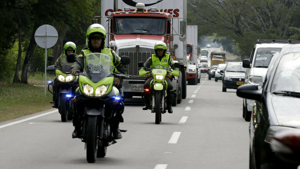 委内瑞拉：调解努力斯普林特作为紧张局势建立在哥伦比亚的车队