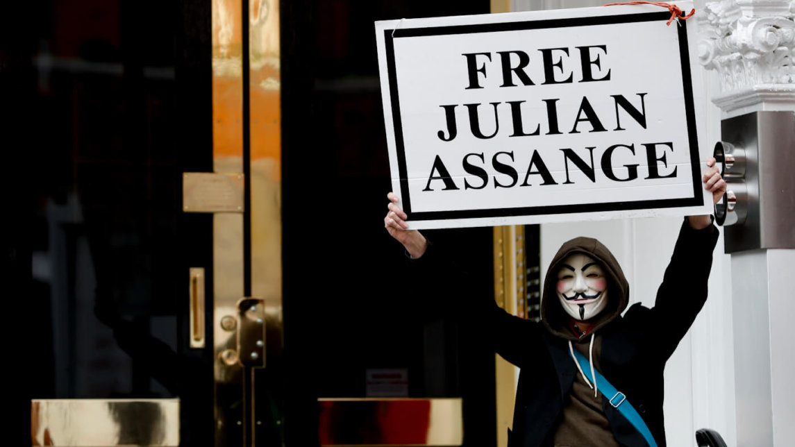 Wikileaks: Джулиан Ассанж подвергся «обширной шпионской операции» в посольстве Эквадора