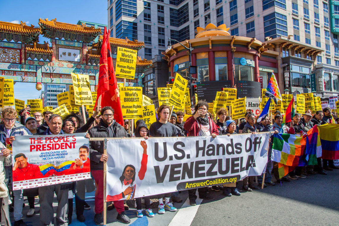 活跃分子和世界领导人拒绝委内瑞拉的美国支持政变