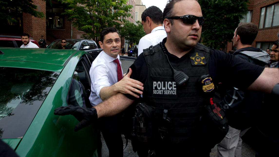 DC Embassy Protectors迫使Guaido的影子大使逃离委内瑞拉的政变失败