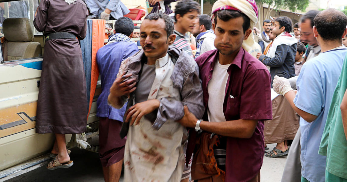 随着特朗普继续建立沙特阿森纳，拥挤市场中的也门平民付出了生命