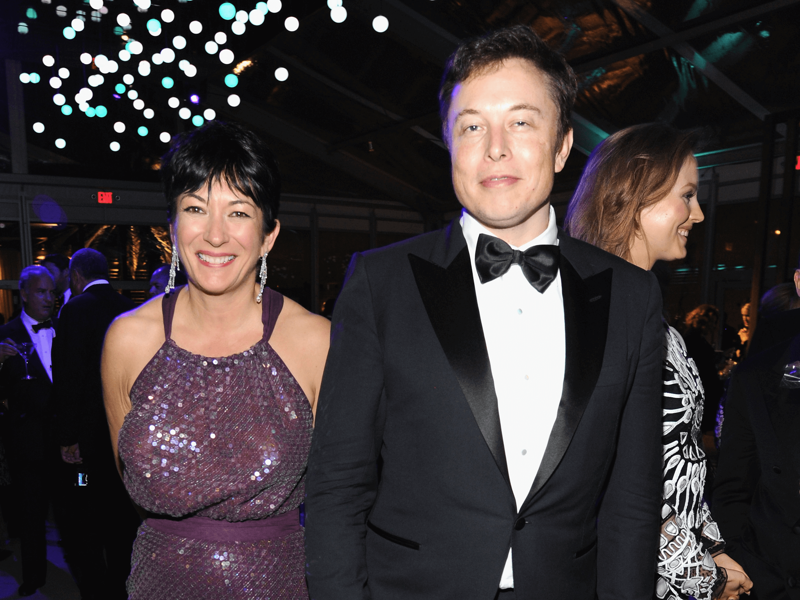 2年2014月14日，埃隆·马斯克（Elon Musk）与爱泼斯坦（Epstein）的夫人吉斯兰·麦克斯韦（Ghislaine Maxwell）在奥斯卡颁奖典礼晚会上。 VFXNUMX