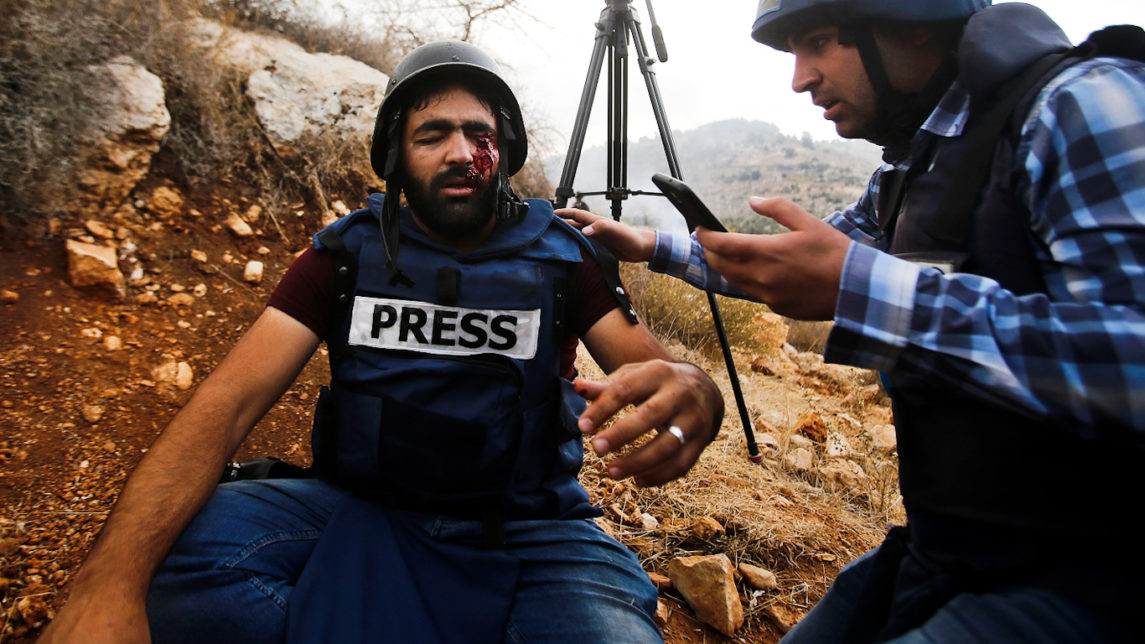 盲人的巴勒斯坦记者揭露以色列对媒体的暴力加剧