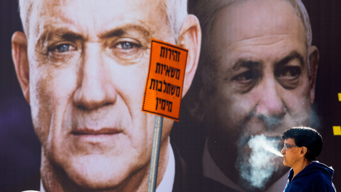 В Израиле коррупция и политические беспорядки отмечают отчаянное стремление Нетаньяху остаться у власти
